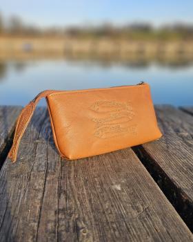 Etui "Fangfrisch" mit Fischstickerei